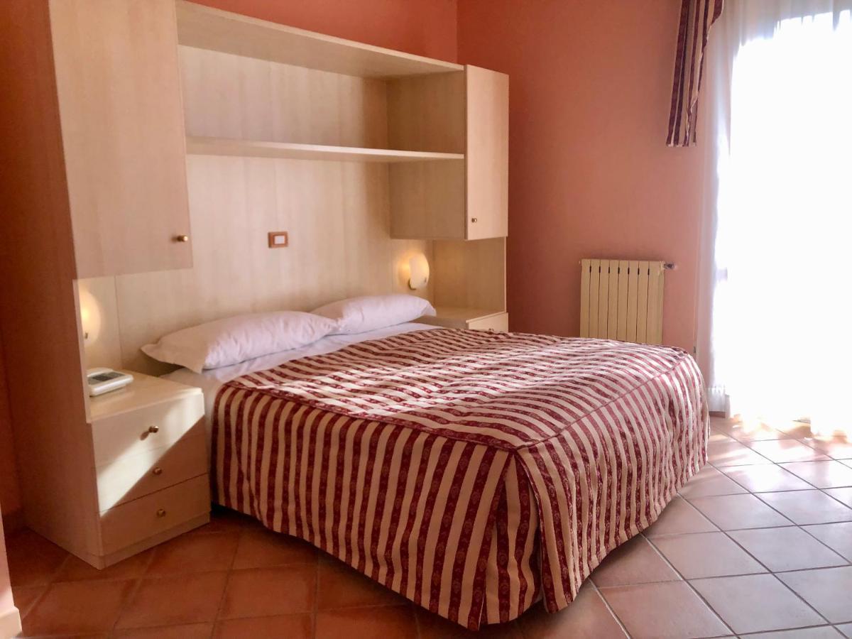 Hotel Di Rocco Loreto Aprutino Exteriör bild