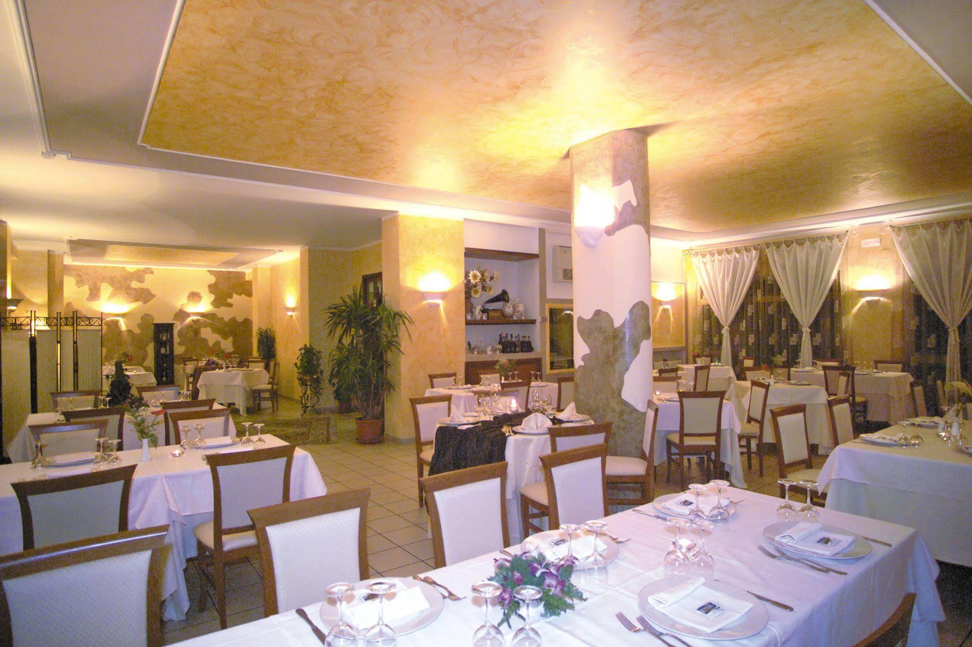 Hotel Di Rocco Loreto Aprutino Exteriör bild
